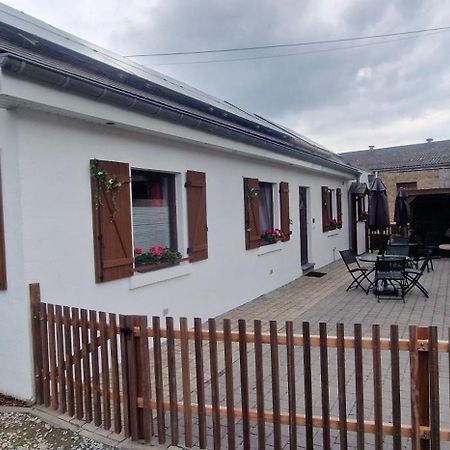 La Petite Suisse Bed & Breakfast Malmedy Bagian luar foto