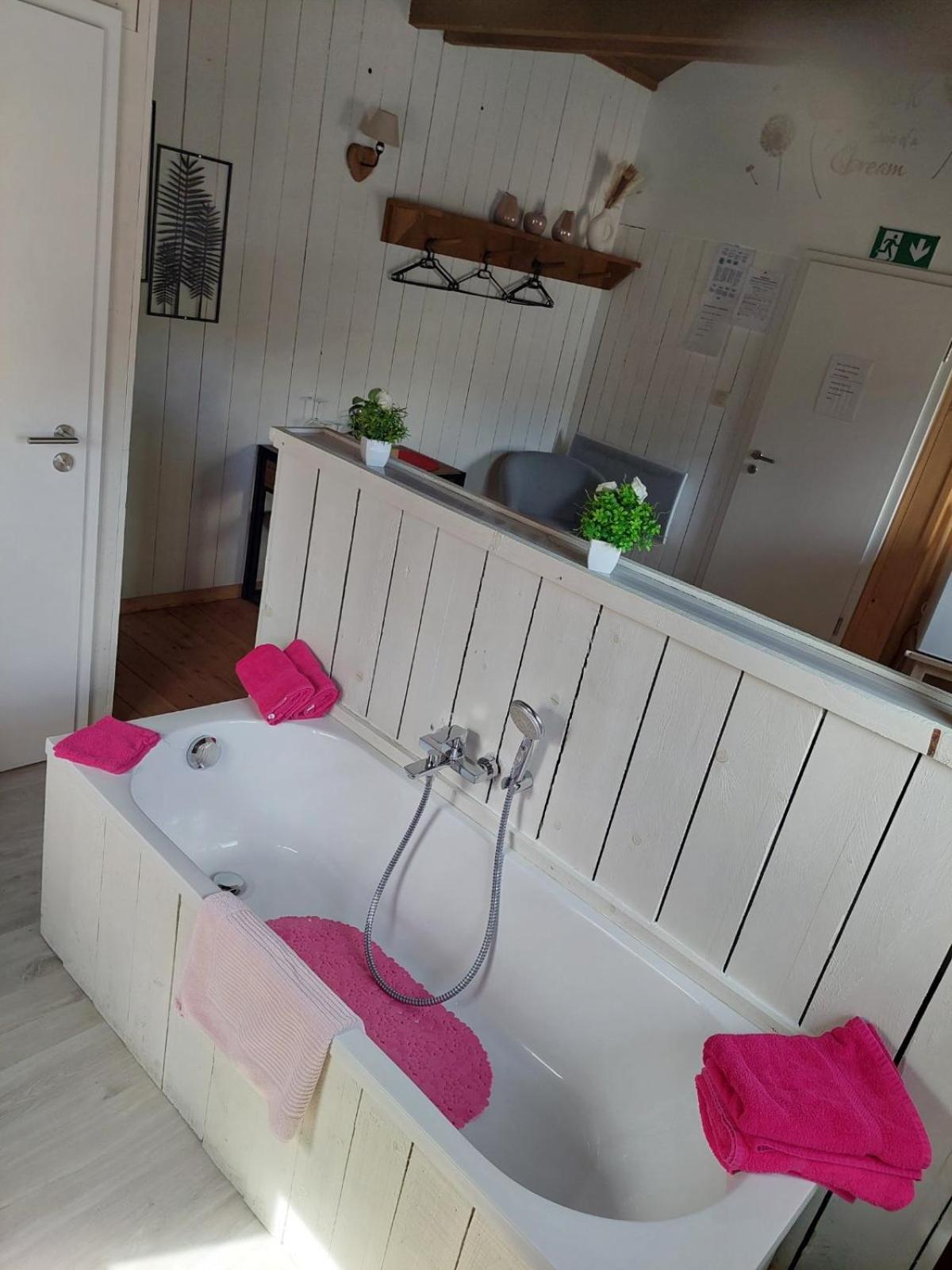 La Petite Suisse Bed & Breakfast Malmedy Bagian luar foto
